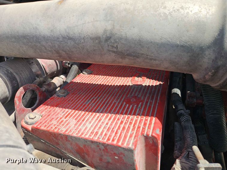 image for item EO7382 2009 International 8600 semi truck