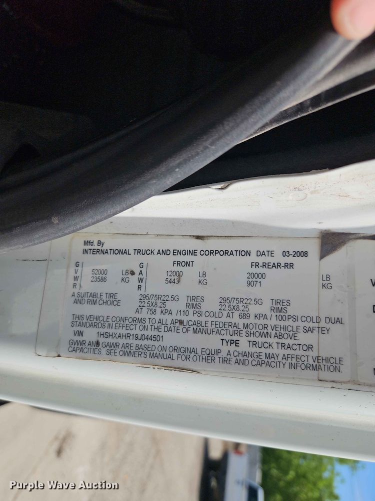 image for item EO7382 2009 International 8600 semi truck
