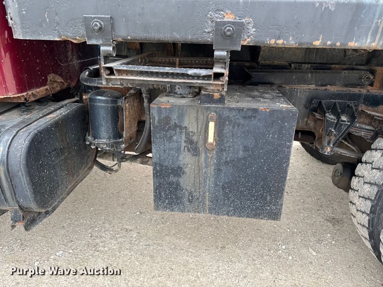 image for item ER0492 1996 International 4900 dump truck