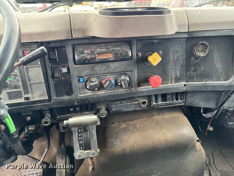 image for item ER0492 1996 International 4900 dump truck