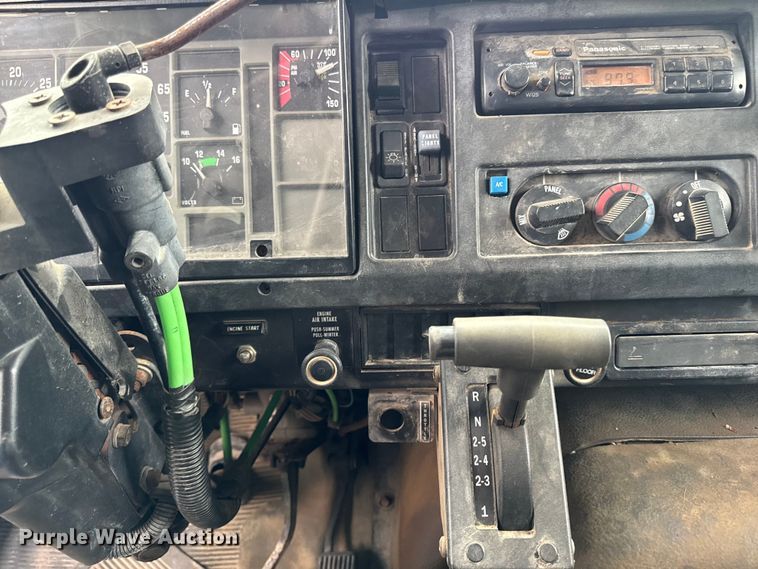 image for item ER0492 1996 International 4900 dump truck