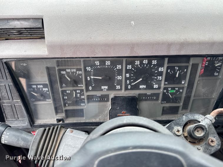 image for item ER0492 1996 International 4900 dump truck