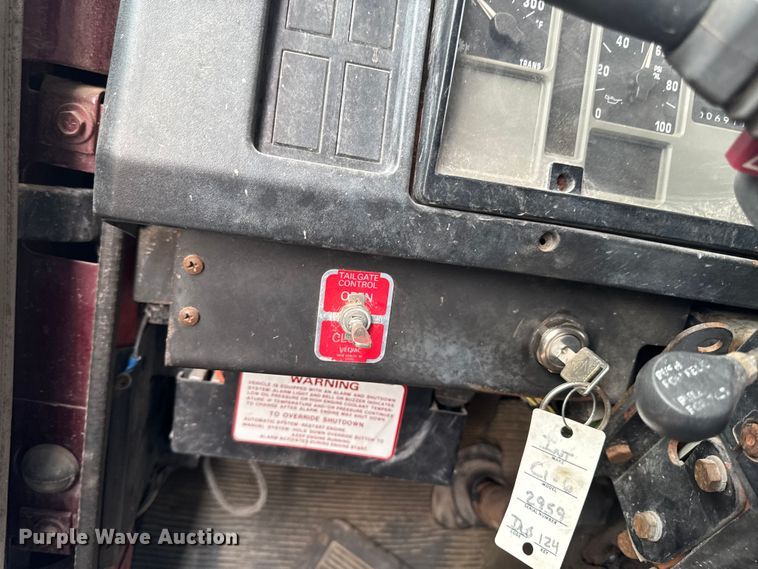 image for item ER0492 1996 International 4900 dump truck