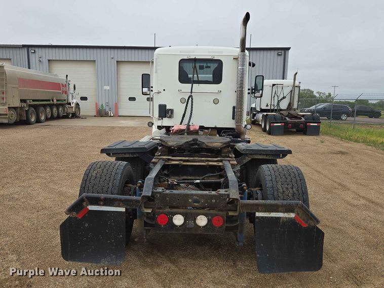 image for item ER1621 2016 Kenworth T880 semi truck