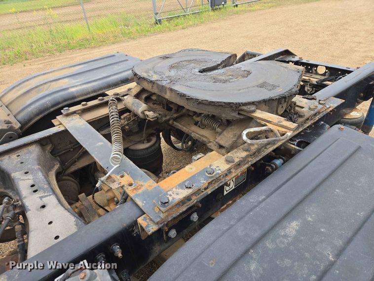 image for item ER1621 2016 Kenworth T880 semi truck