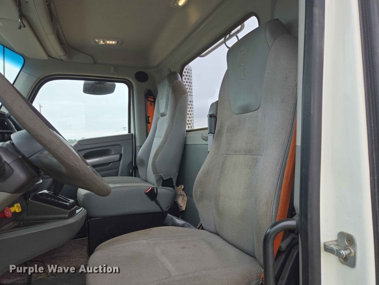 image for item ER1621 2016 Kenworth T880 semi truck
