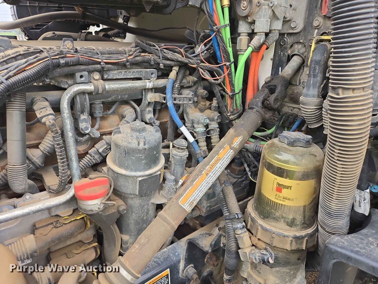 image for item ER1621 2016 Kenworth T880 semi truck