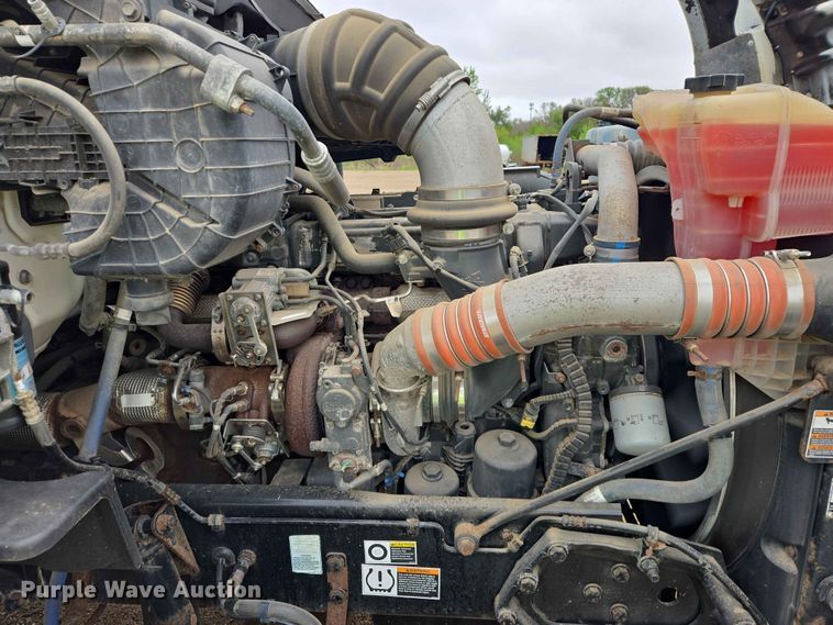 image for item ER1621 2016 Kenworth T880 semi truck