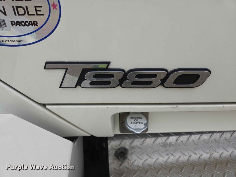 image for item ER1621 2016 Kenworth T880 semi truck