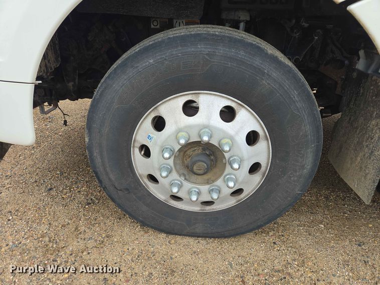 image for item ER1621 2016 Kenworth T880 semi truck