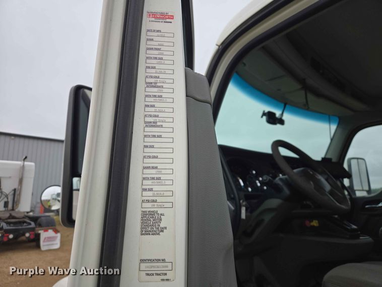 image for item ER1621 2016 Kenworth T880 semi truck