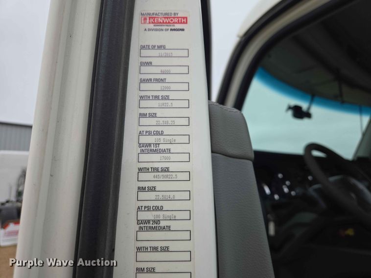 image for item ER1621 2016 Kenworth T880 semi truck