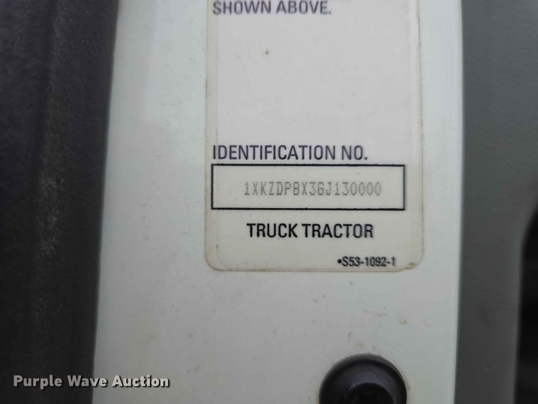 image for item ER1621 2016 Kenworth T880 semi truck