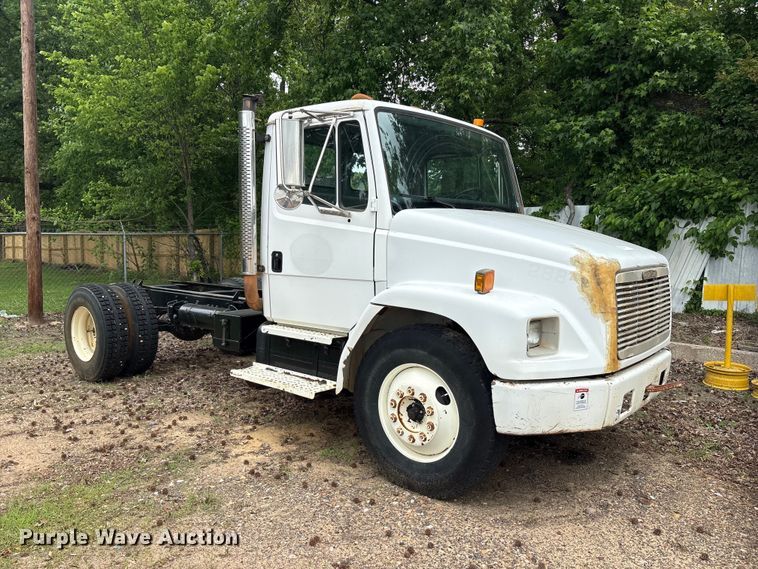image for item ET2007 1995 Freightliner FL70 truck cab and chassis