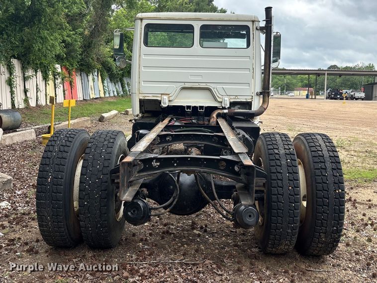 image for item ET2007 1995 Freightliner FL70 truck cab and chassis
