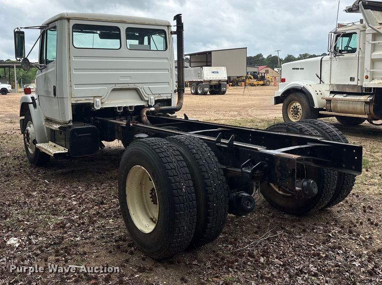 image for item ET2007 1995 Freightliner FL70 truck cab and chassis