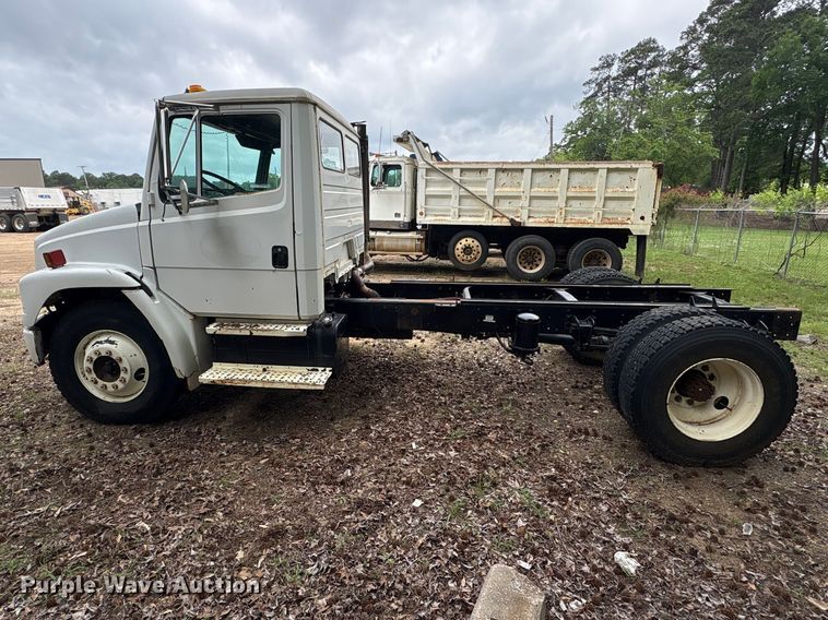image for item ET2007 1995 Freightliner FL70 truck cab and chassis