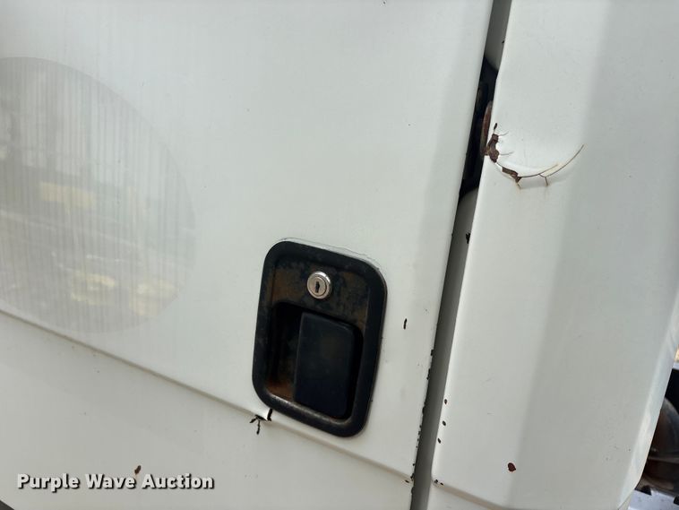 image for item ET2007 1995 Freightliner FL70 truck cab and chassis