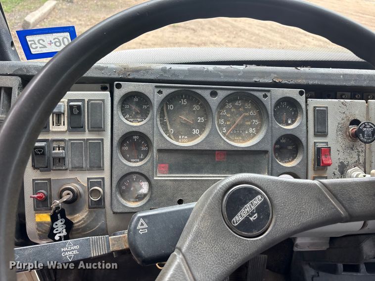 image for item ET2007 1995 Freightliner FL70 truck cab and chassis