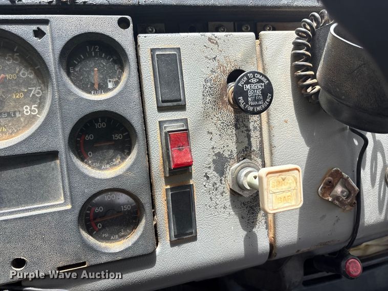 image for item ET2007 1995 Freightliner FL70 truck cab and chassis