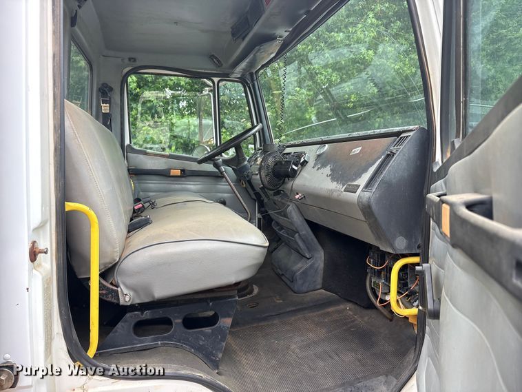 image for item ET2007 1995 Freightliner FL70 truck cab and chassis