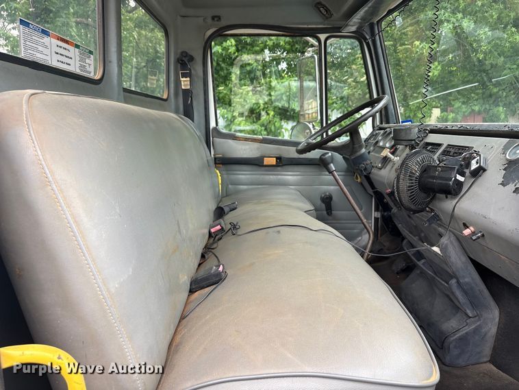 image for item ET2007 1995 Freightliner FL70 truck cab and chassis