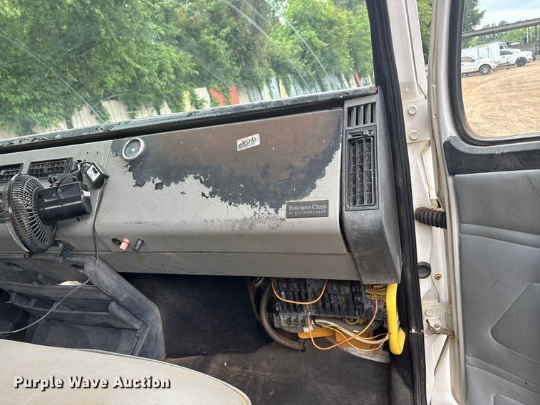 image for item ET2007 1995 Freightliner FL70 truck cab and chassis