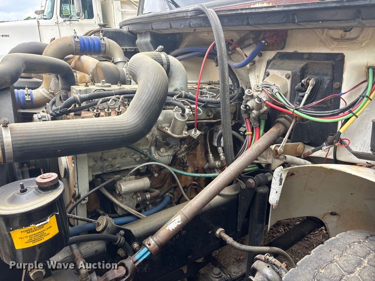 image for item ET2007 1995 Freightliner FL70 truck cab and chassis
