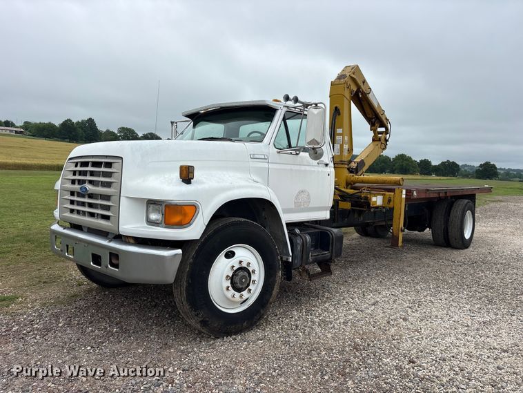 image for item ET2115 1995 Ford F700 crane truck