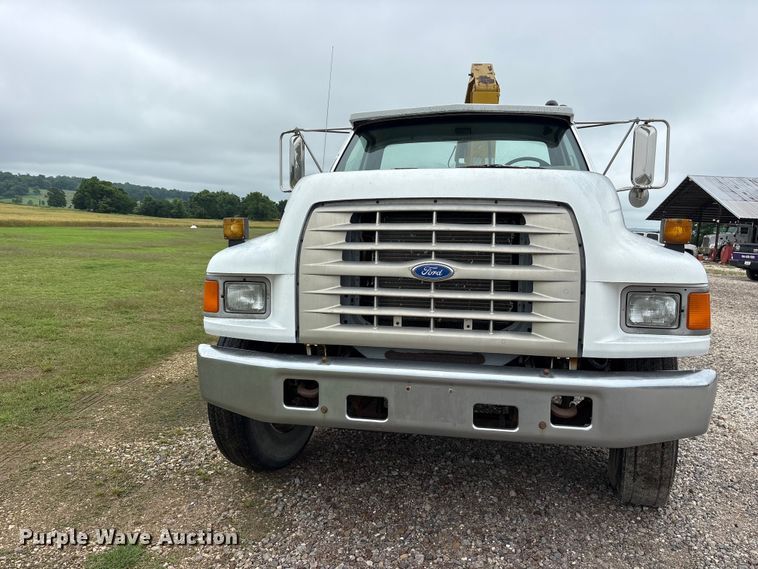 image for item ET2115 1995 Ford F700 crane truck