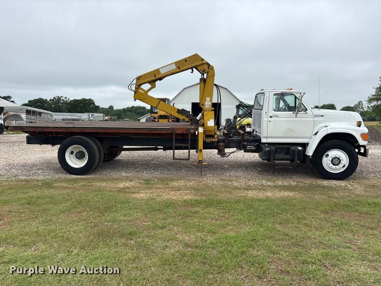 image for item ET2115 1995 Ford F700 crane truck