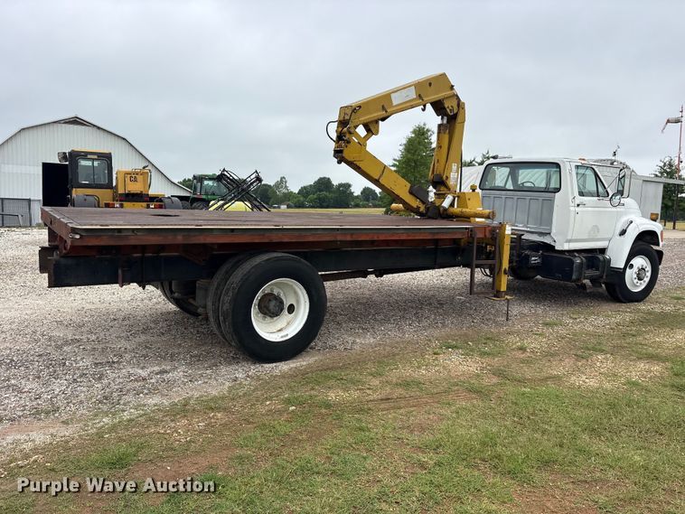 image for item ET2115 1995 Ford F700 crane truck
