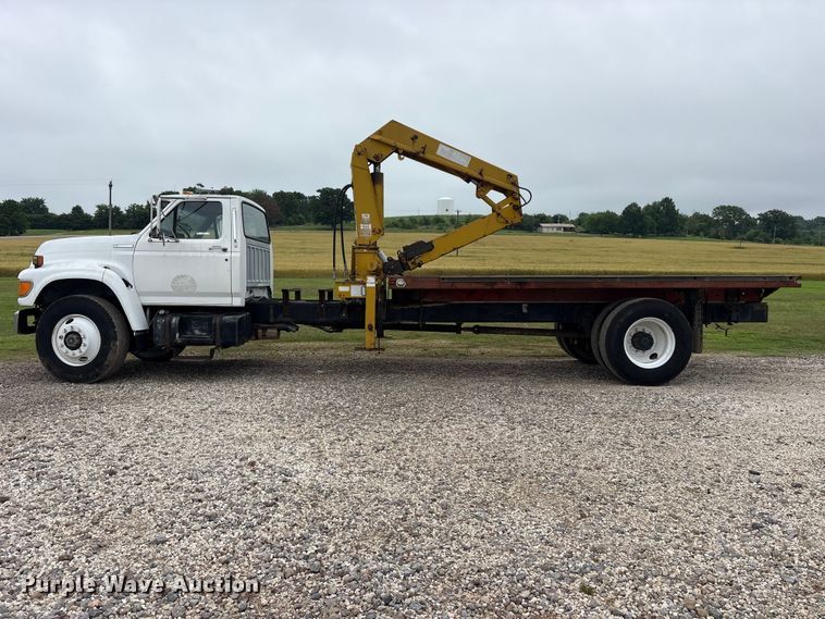 image for item ET2115 1995 Ford F700 crane truck