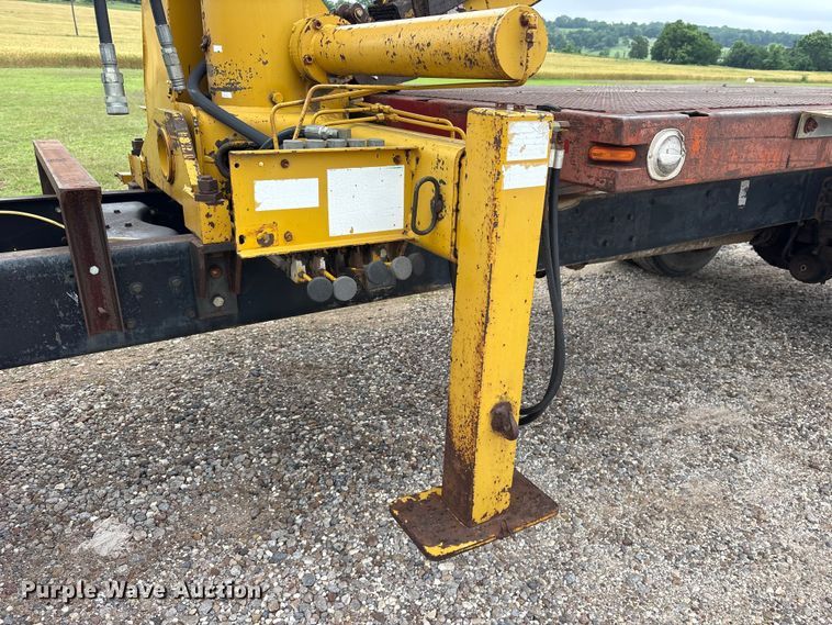 image for item ET2115 1995 Ford F700 crane truck