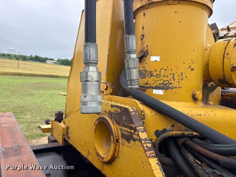 image for item ET2115 1995 Ford F700 crane truck