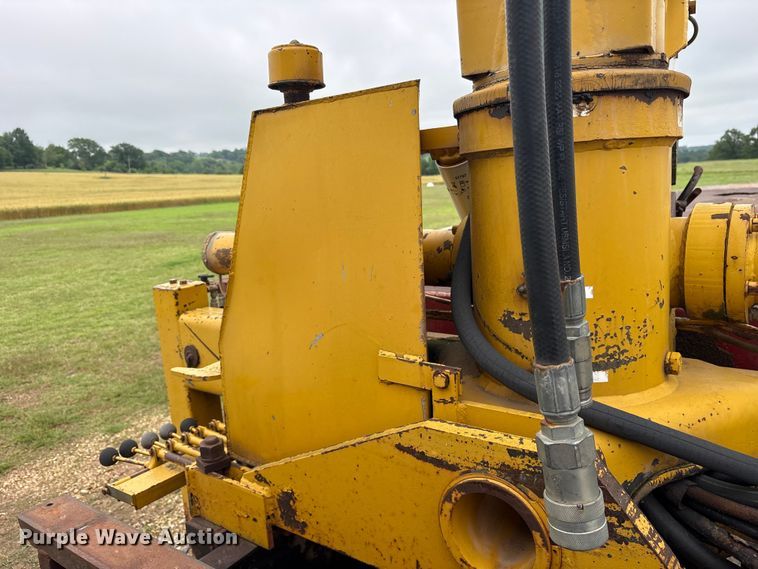 image for item ET2115 1995 Ford F700 crane truck