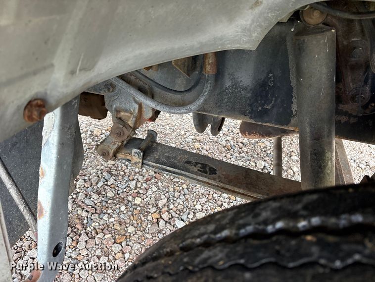 image for item ET2115 1995 Ford F700 crane truck