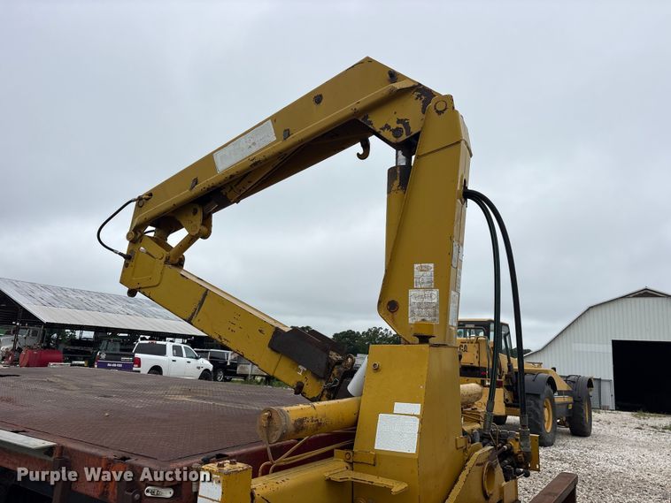 image for item ET2115 1995 Ford F700 crane truck