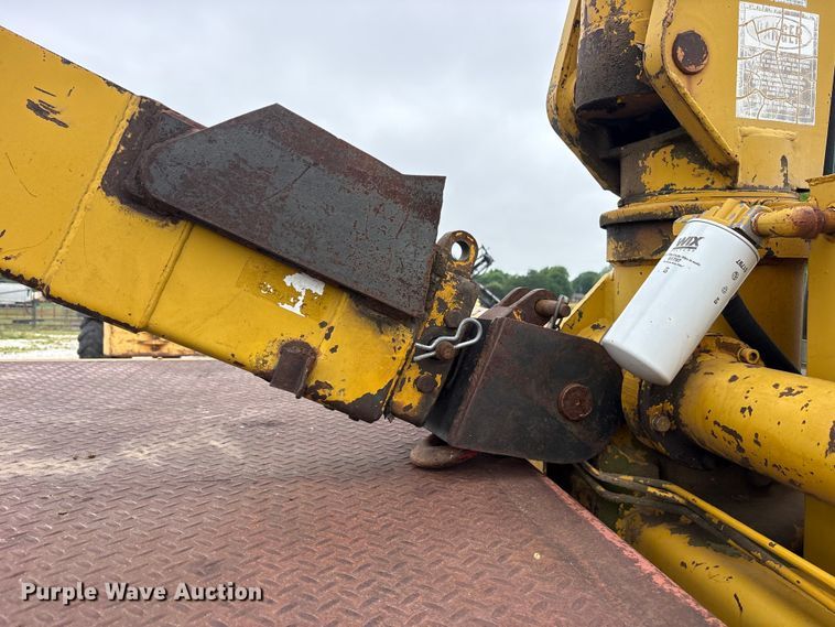 image for item ET2115 1995 Ford F700 crane truck