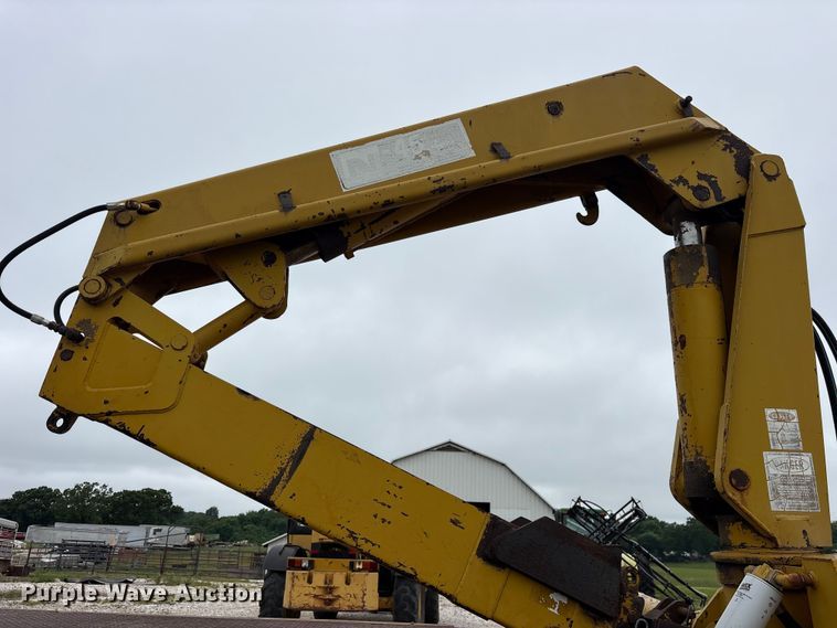 image for item ET2115 1995 Ford F700 crane truck