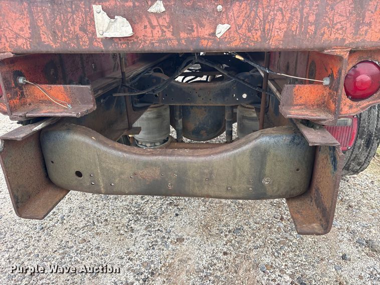 image for item ET2115 1995 Ford F700 crane truck