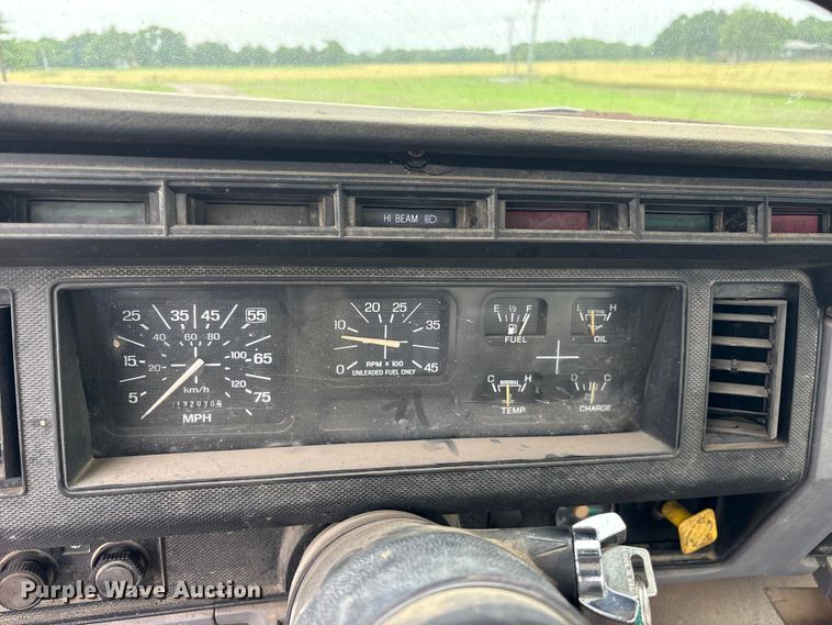image for item ET2115 1995 Ford F700 crane truck
