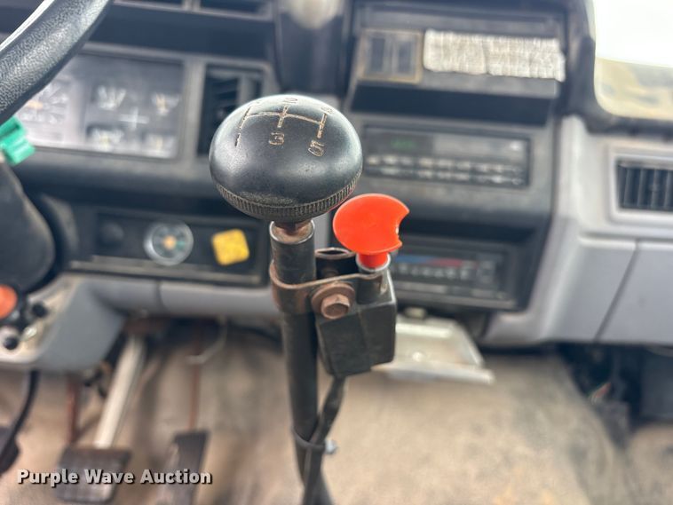 image for item ET2115 1995 Ford F700 crane truck