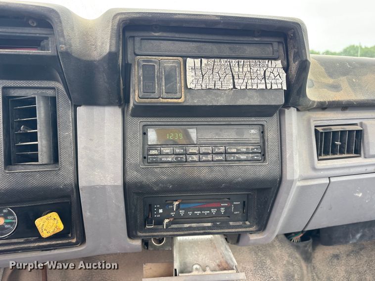 image for item ET2115 1995 Ford F700 crane truck