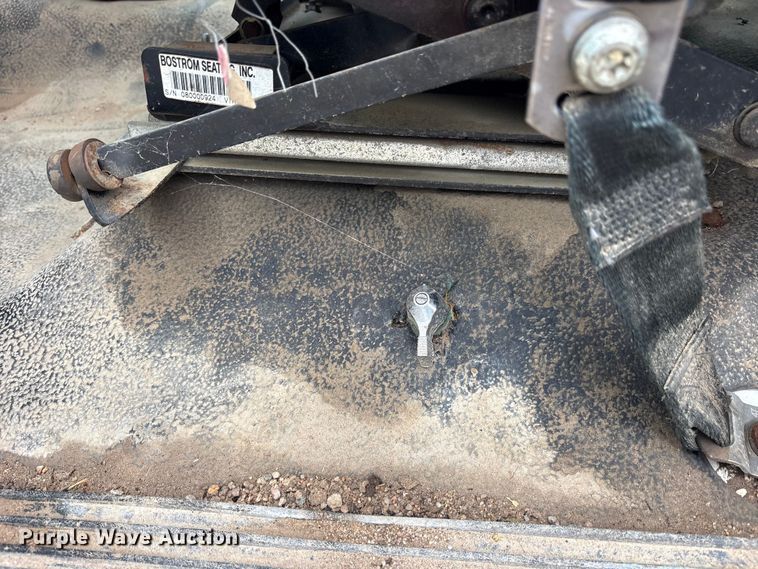 image for item ET2115 1995 Ford F700 crane truck