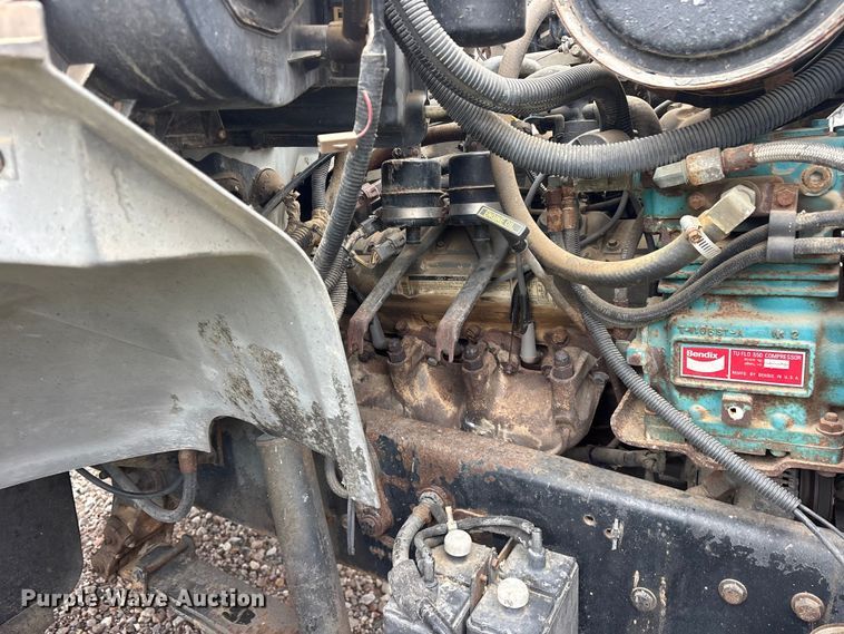image for item ET2115 1995 Ford F700 crane truck