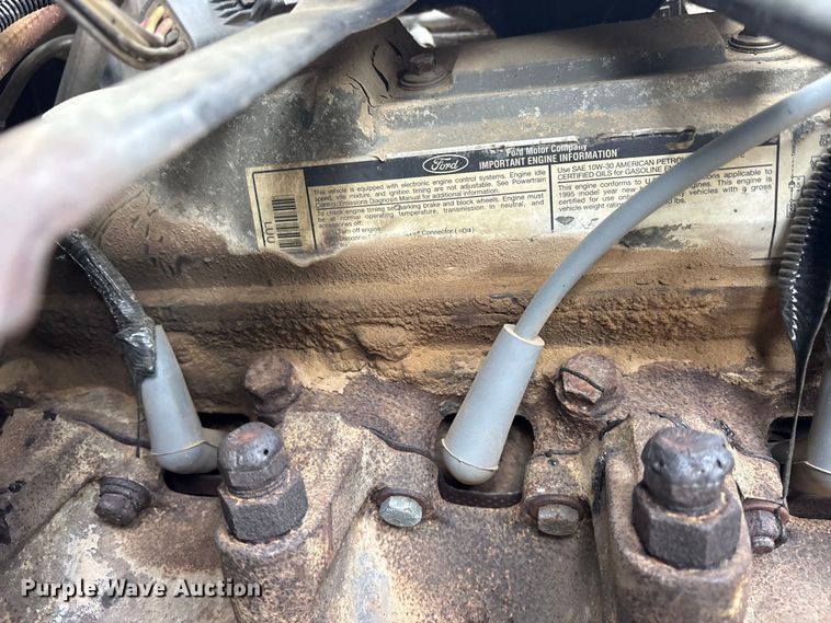 image for item ET2115 1995 Ford F700 crane truck