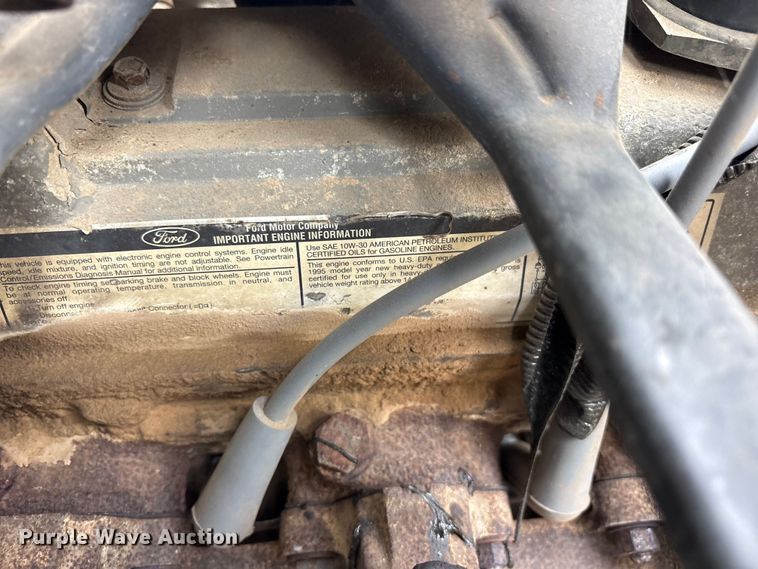 image for item ET2115 1995 Ford F700 crane truck