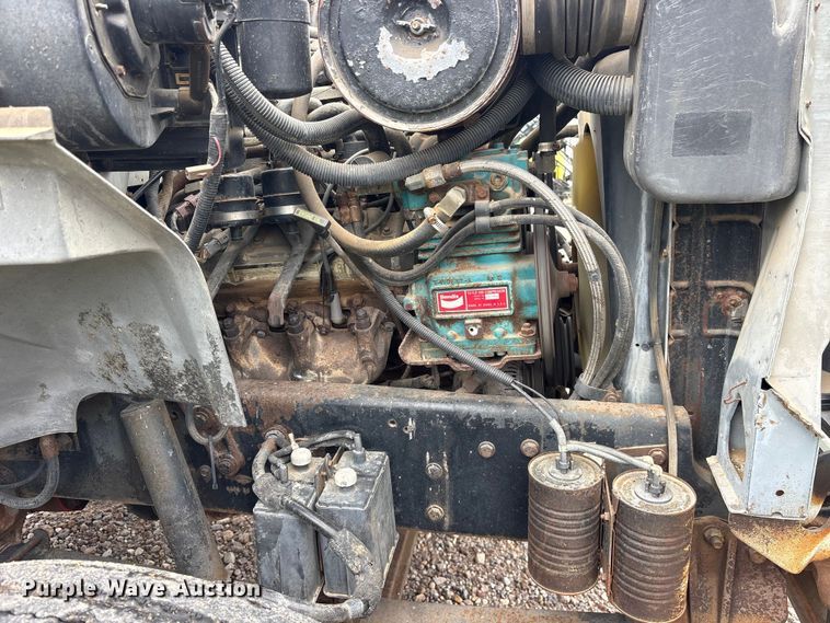 image for item ET2115 1995 Ford F700 crane truck