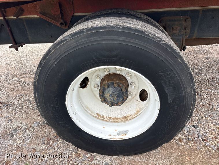 image for item ET2115 1995 Ford F700 crane truck